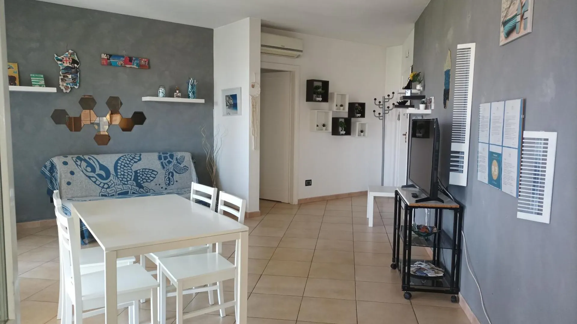 A...Mikimari Daire Quartu SantʼElena 0*,  İtalya